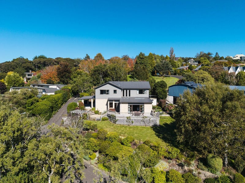 37 Garden Place, Glenleith, Dunedin - Carousel 1
