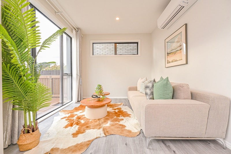 1 Galloway Crescent, Farm Cove, Manukau City, Auckland - Carousel 1