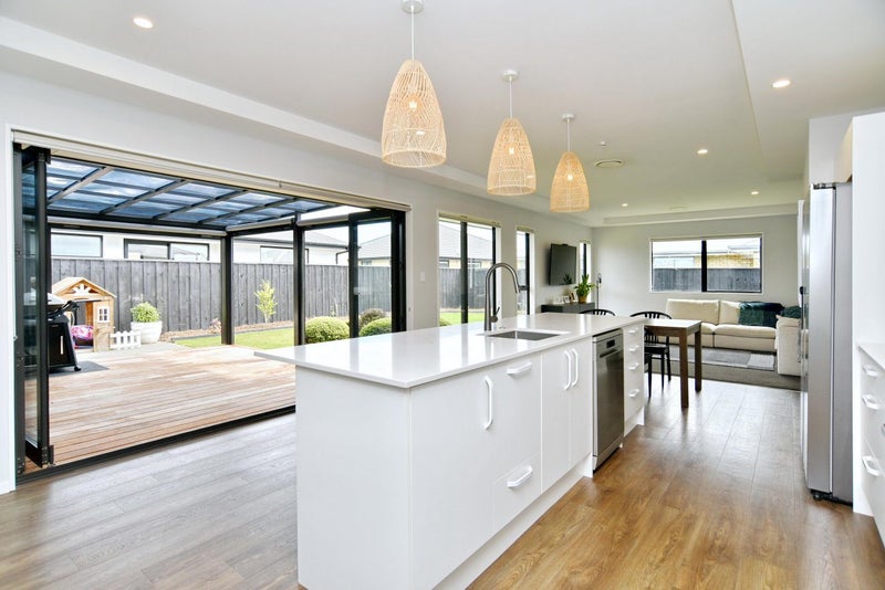 59 Oaks Drive, Lincoln, Lincoln - Carousel 2