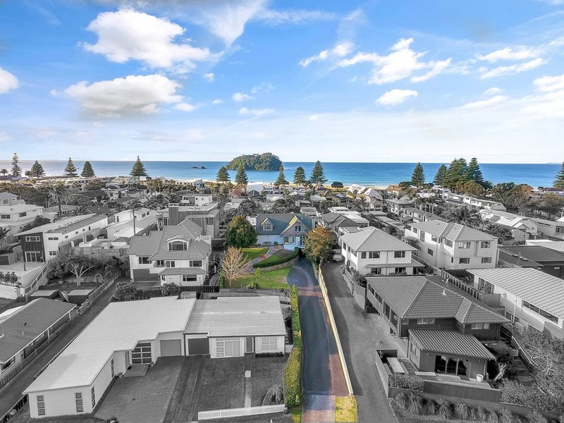 11 Oceanview Road, Mount Maunganui, Mount Maunganui - Carousel 1