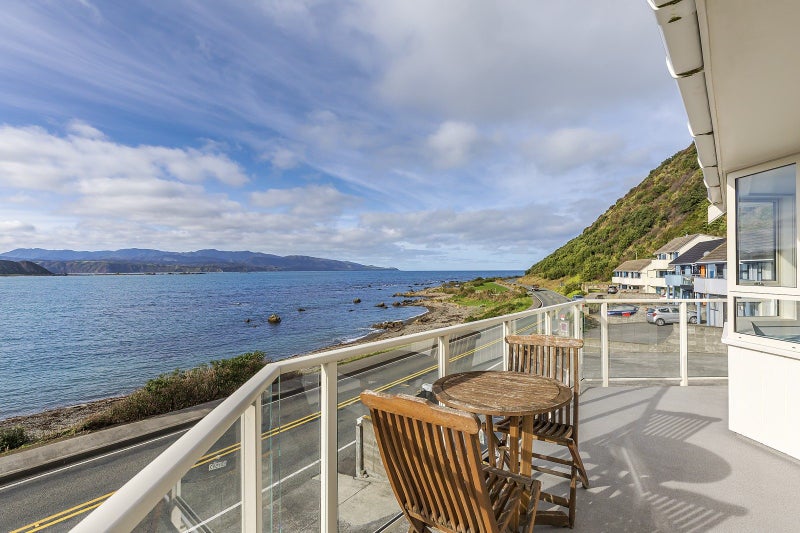 2/420 Queens Drive, Lyall Bay, Wellington - Carousel 2