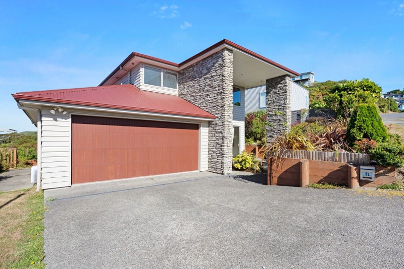 52 Tamworth Crescent, Newlands, Wellington - Carousel 1