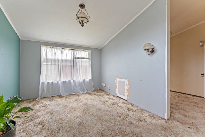 5 Fraser Place, Aramoho, Whanganui - Carousel 2