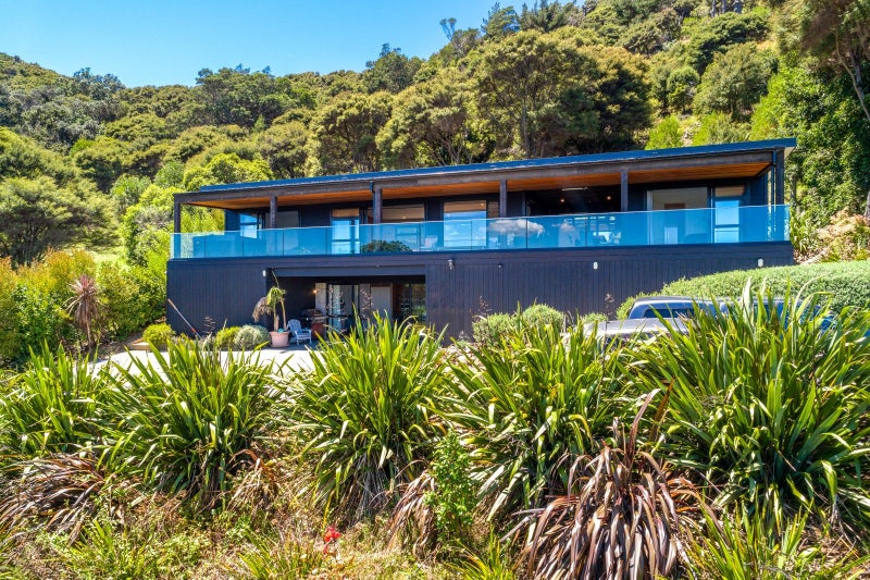 166 Ostend Road, Ostend, Waiheke Island - Carousel 1