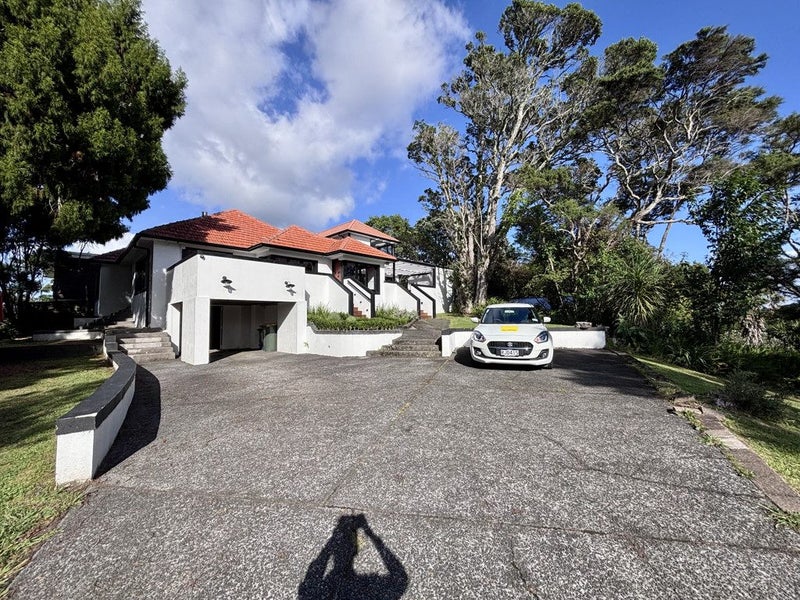 223 Titirangi Road, Titirangi, Auckland - Carousel 50