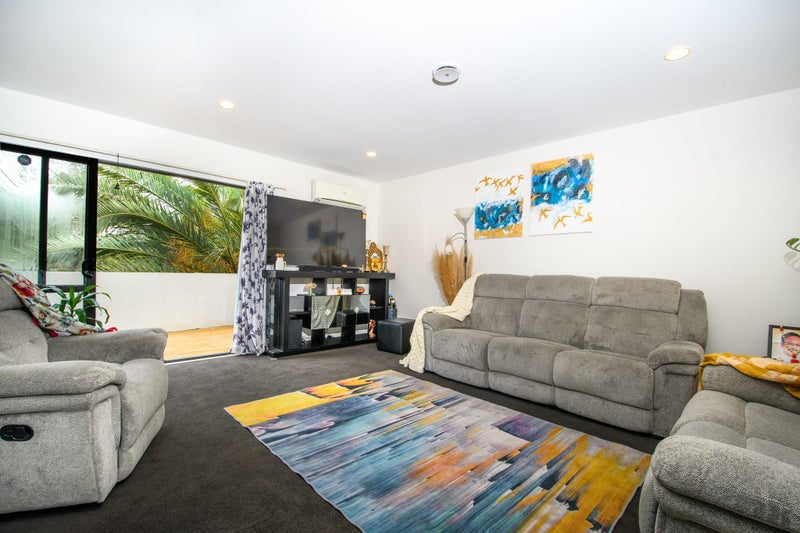 6 Awaroa Road, Sunnyvale, Auckland - Carousel 2