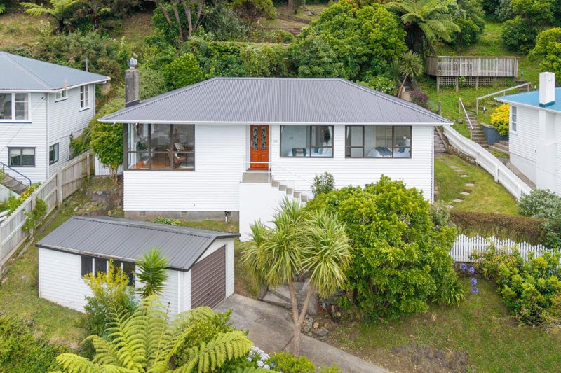 102 Ruskin Road, Newlands, Wellington - Carousel 1