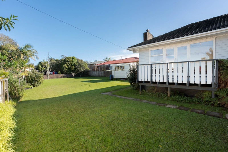 89 View Road, Henderson, Auckland - Carousel 1