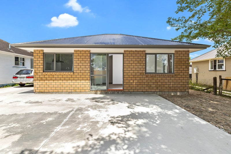 1 Yeats Crescent, Fairfield, Hamilton - Carousel 1