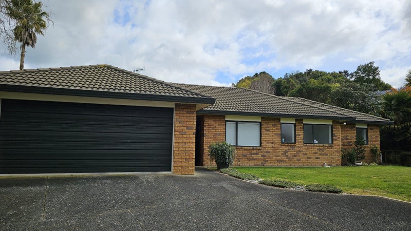 10 Friesian Place, Grandview Heights, Hamilton - Carousel 1