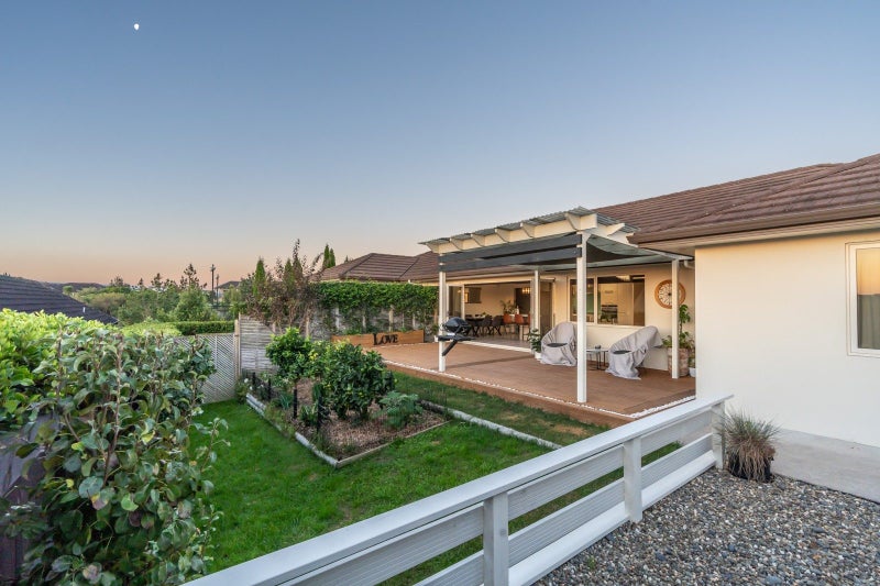 15 Bentley Rise, Flagstaff, Hamilton - Carousel 2