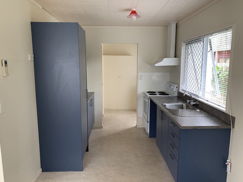 2/82 Roberts Road, Te Atatu South, Auckland - Carousel 17