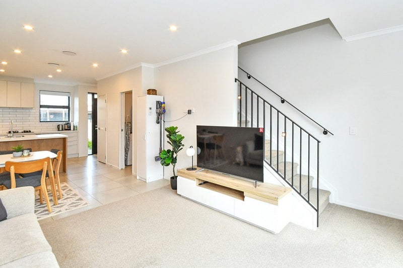 39 Periko Way, Takanini - Carousel 2