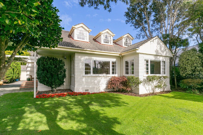 23 Troon Crescent, Boulcott, Lower Hutt - Carousel 1