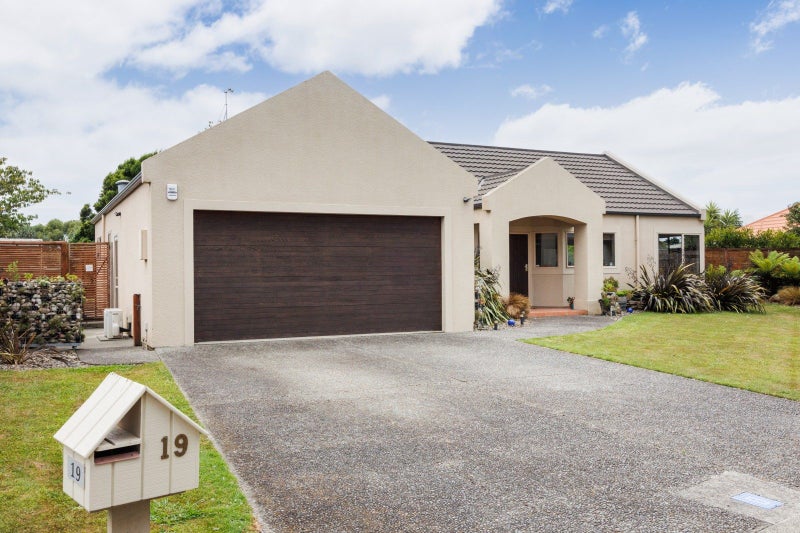 19 Rothesay Place, Highbury, Palmerston North - Carousel 1