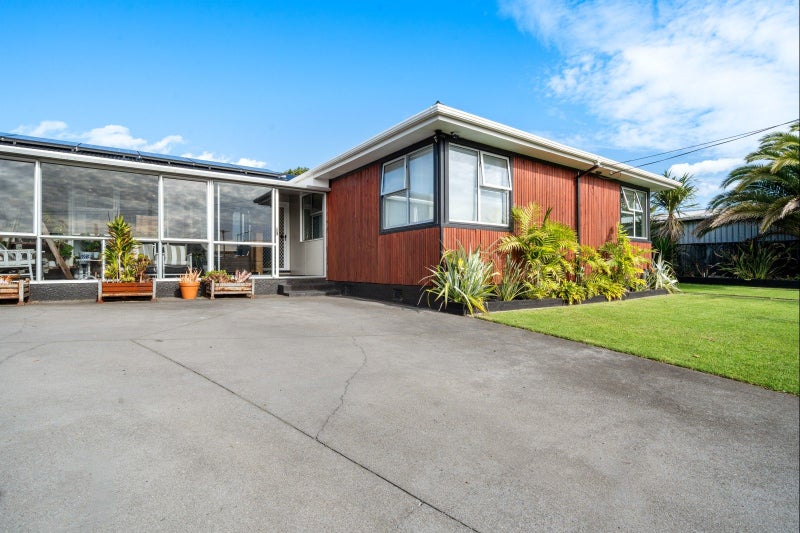 33E Sanders Avenue, Westown, New Plymouth - Carousel 1