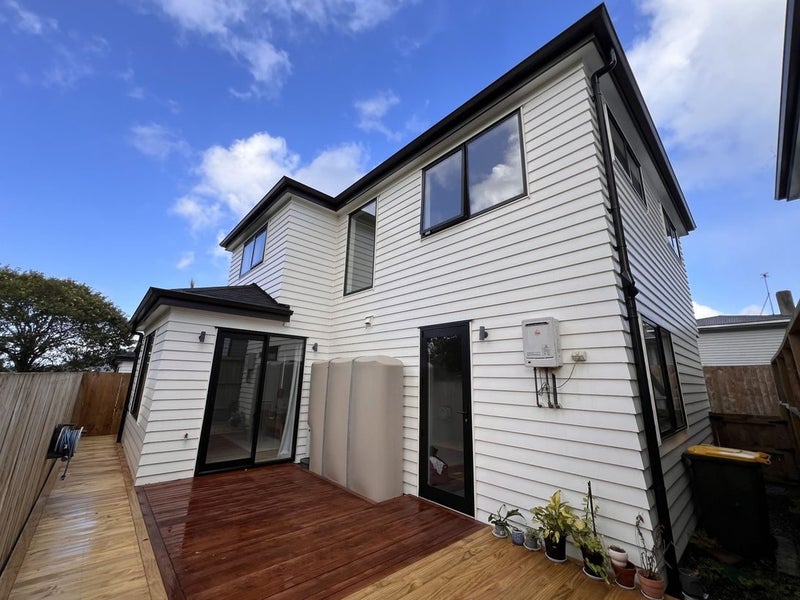 27C Taipari Road, Te Atatu Peninsula, Auckland - Carousel 2