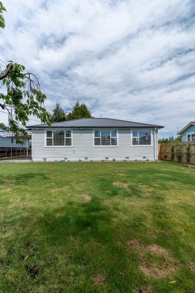 238 High Street South, Carterton - Carousel 21