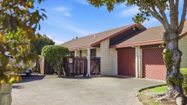 24 Reilly Avenue, Mount Maunganui, Mount Maunganui - Carousel 1