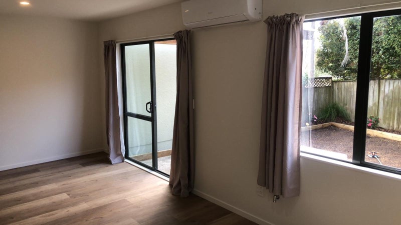 7/3 Orwell Road, Greenhithe, Auckland - Carousel 1