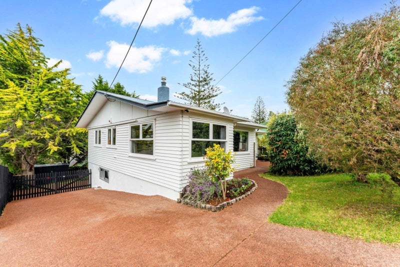56 Taupo Street, Green Bay, Auckland - Carousel 1