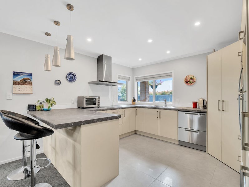 21 Catchpole Place, Woodend, Woodend - Carousel 2