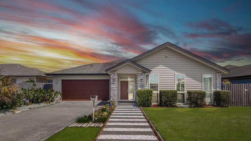 17 Larmer Drive, Kumeu - Carousel 1