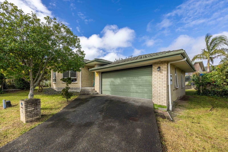 5 Kasia Close, Massey, Auckland - Carousel 1