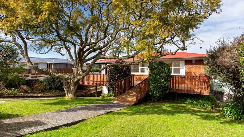 32 Valley View Road, Glenfield, Auckland - Carousel 1
