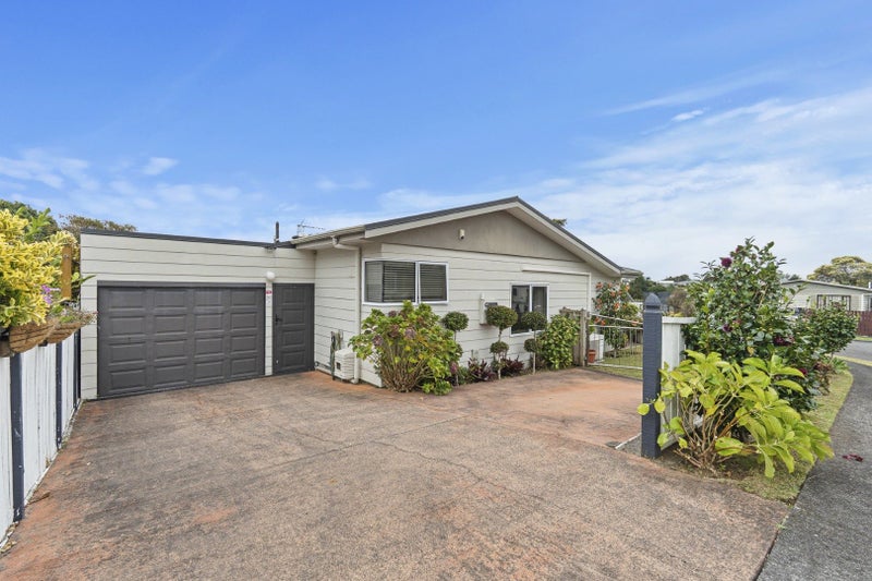 3 Jensen Place, Frankleigh Park, New Plymouth - Carousel 1