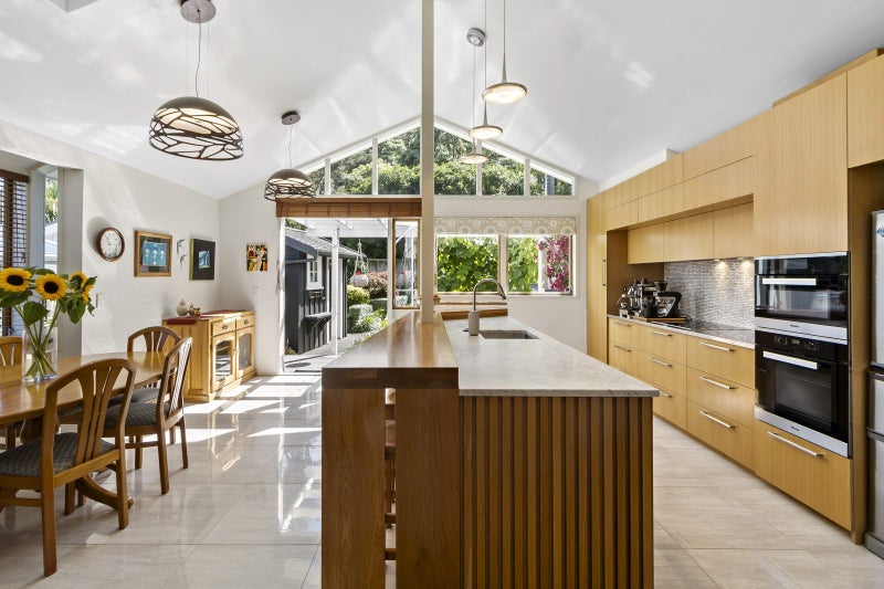 32 Kotari Road, Days Bay, Lower Hutt - Carousel 1