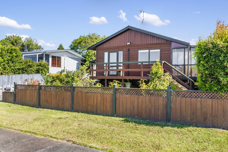 22 Albatross Road, Red Beach, Red Beach - Carousel 1