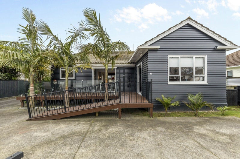17 Exeter Street, Brooklands, New Plymouth - Carousel 1