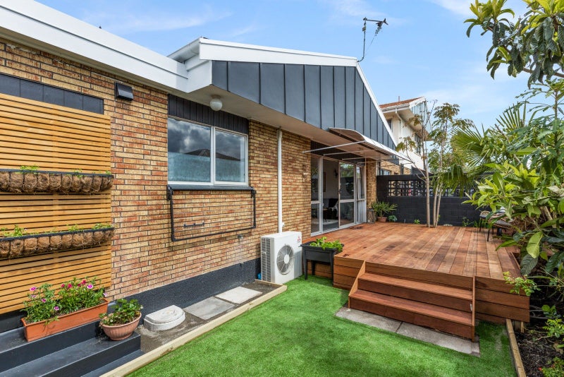 2/6 Lindsay Street, Havelock North, Havelock North - Carousel 1