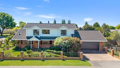 10 Regency Crescent, Redwood, Christchurch - Carousel 1