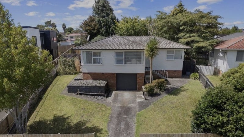 10 Hobart Crescent, Wattle Downs, Auckland - Carousel 1