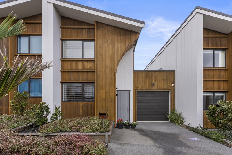 211 Jack Lachlan Drive, Beachlands, Auckland - Carousel 1