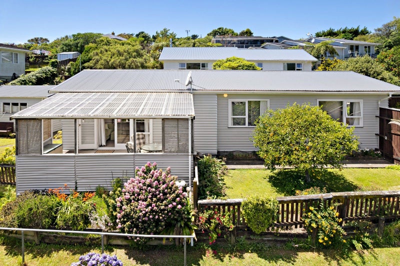 18 Florio Terrace, Tawa, Wellington - Carousel 1