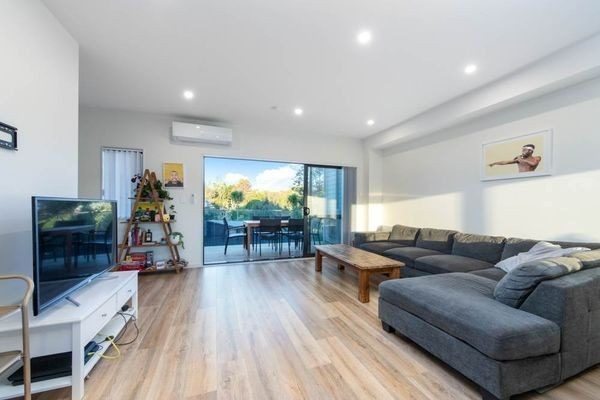 2B Kororo Street, Northcote, Auckland - Carousel 2