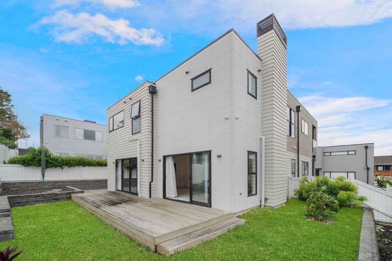5 Awakirihi Close, Shamrock Park, Auckland - Carousel 2