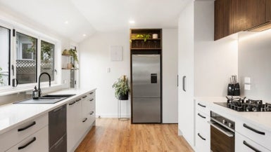 114 Sunnyside Road, Sunnyvale, Auckland - Carousel 1