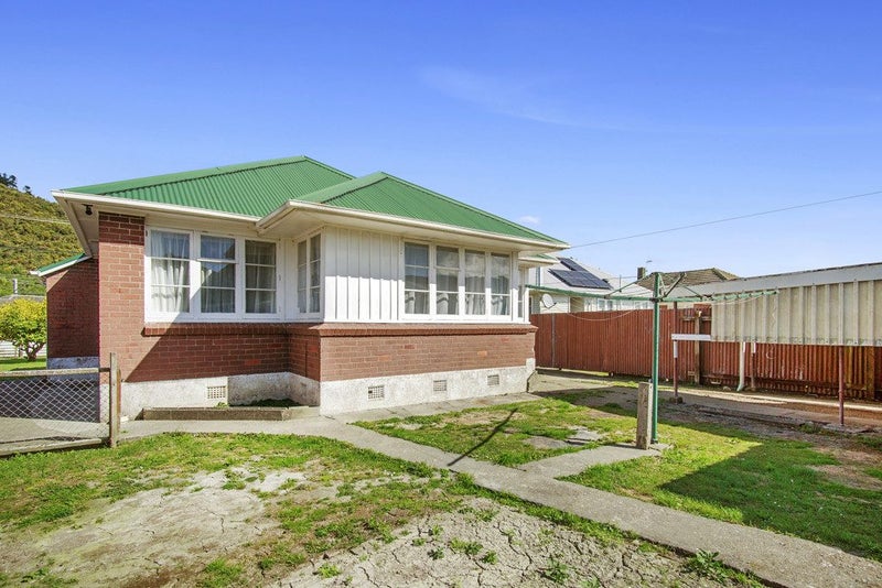15 Farmer Crescent, Taita, Lower Hutt - Carousel 2