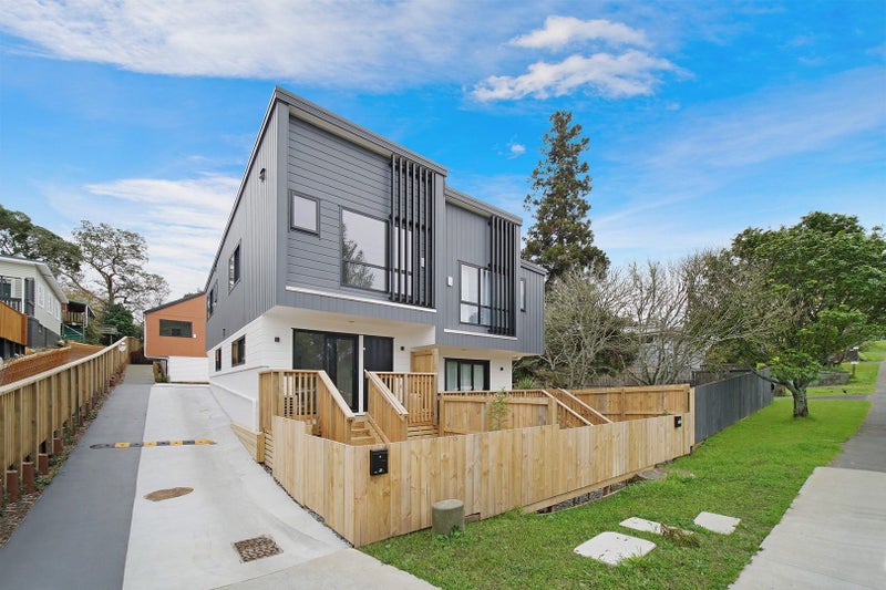 9/11 Stottholm Road, Titirangi, Auckland - Carousel 1