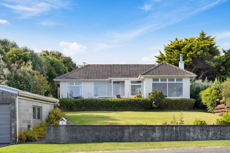 6 Moana Road, Okitu, Gisborne - Carousel 1