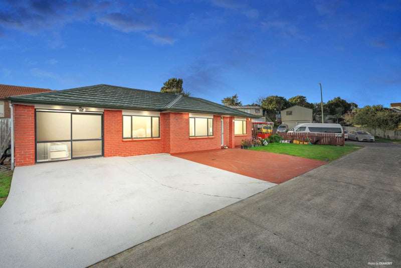 84 Robert Skelton Place, Clendon Park, Auckland - Carousel 1