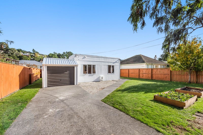 352 Stokes Valley Road, Stokes Valley, Lower Hutt - Carousel 1