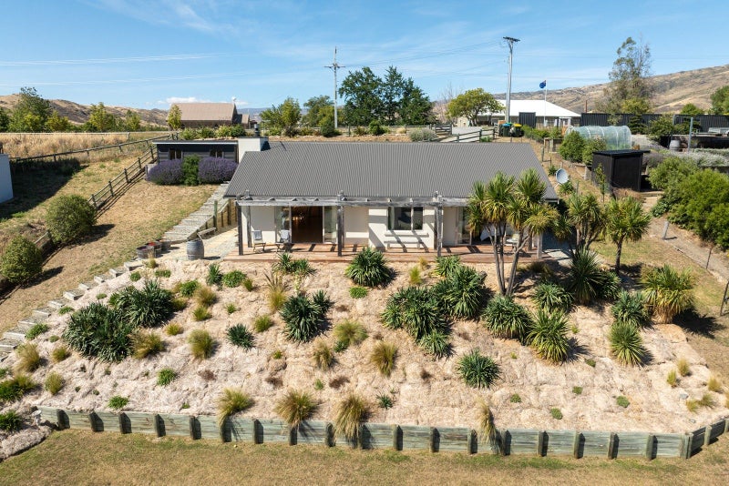 32 Hall Road, Bannockburn, Cromwell - Carousel 1