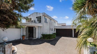 2/20 Pigeon Mountain Road, Half Moon Bay, Auckland - Carousel 1