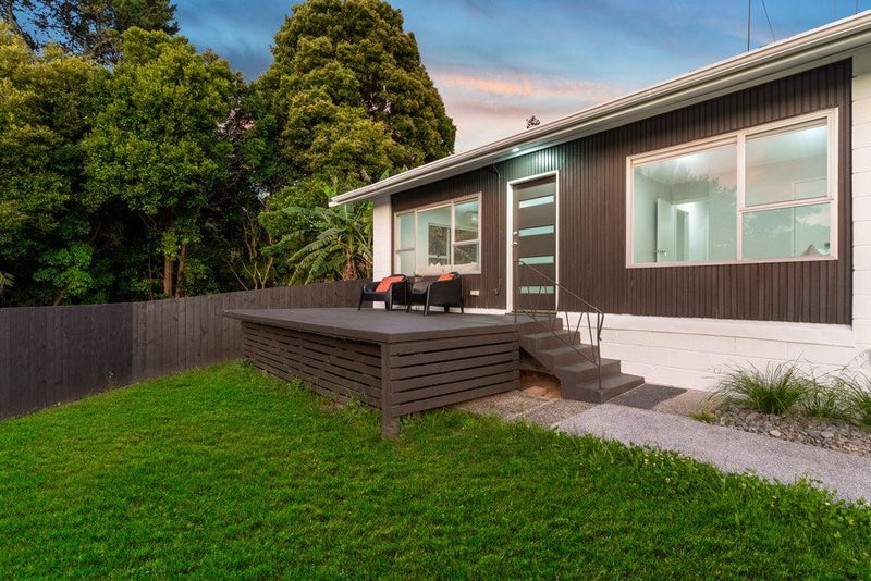 2/17 Emirau Place, Glenfield, Auckland - Carousel 1