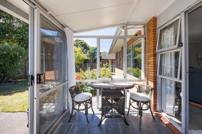 3 Ruamahanga Crescent, Terrace End, Palmerston North - Carousel 2